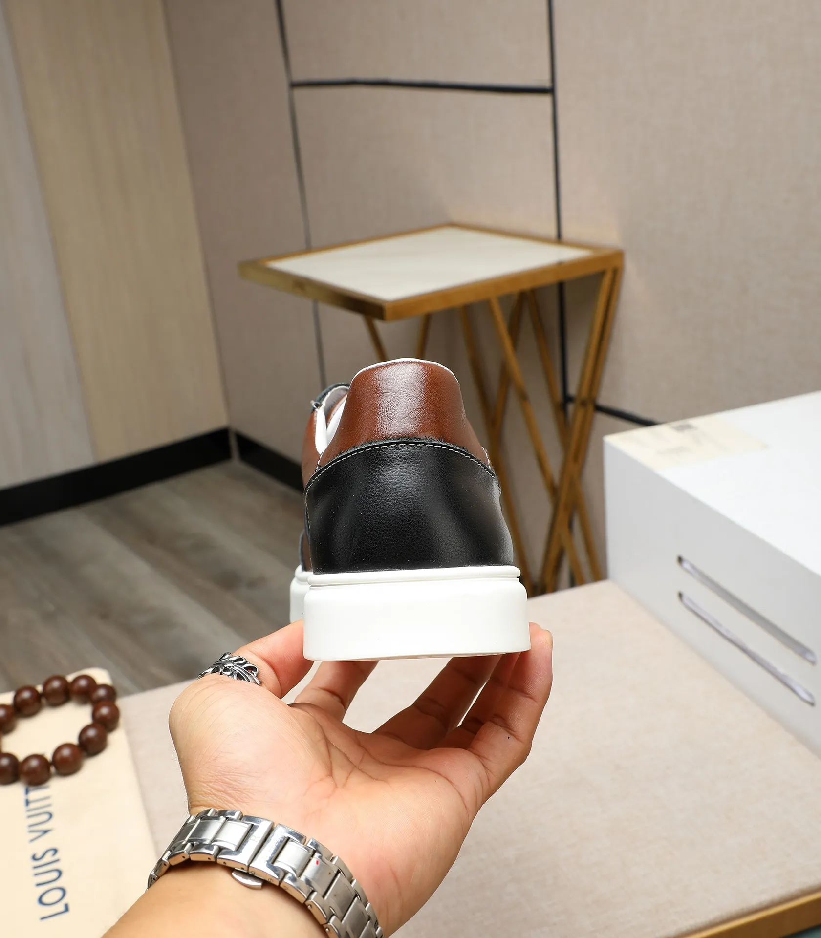 Men's shoes 💰440📛📛【LOUIS VUITTON】Louis Vuitton 2024 official website synchronized new products 👟Milan fashion catwalk style 🇰🇾🇰🇾LV family logo, celebrity style, a must-have for fashionistas ⚠️First-layer calfskin ➕Genuine leather lining ➕Official website original version special outsole 👞Number 38-44